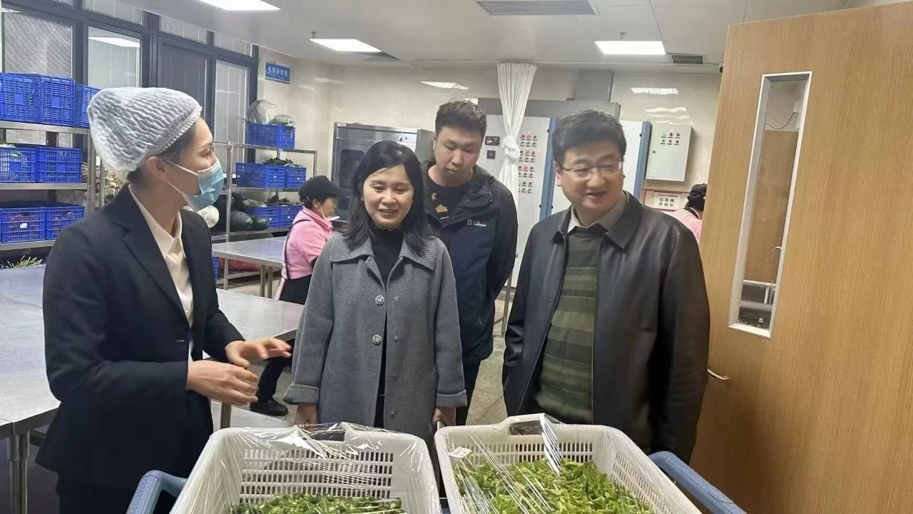 重庆儿童医院食物清静强化行动：副院长陈大鹏带队检查，确保饮食清静